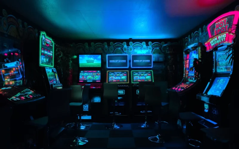 5 Pros and Cons of Online Gaming Platforms