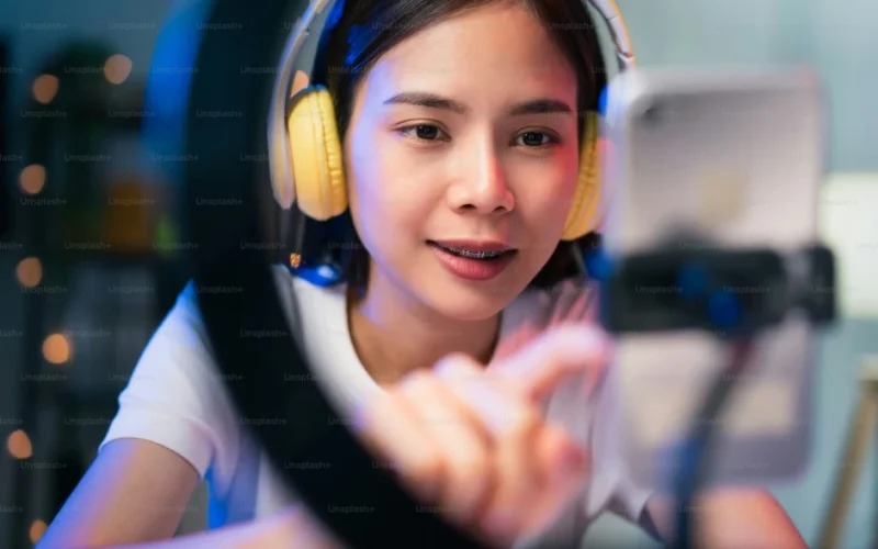 5 Pros & Cons of Online Gaming Platforms